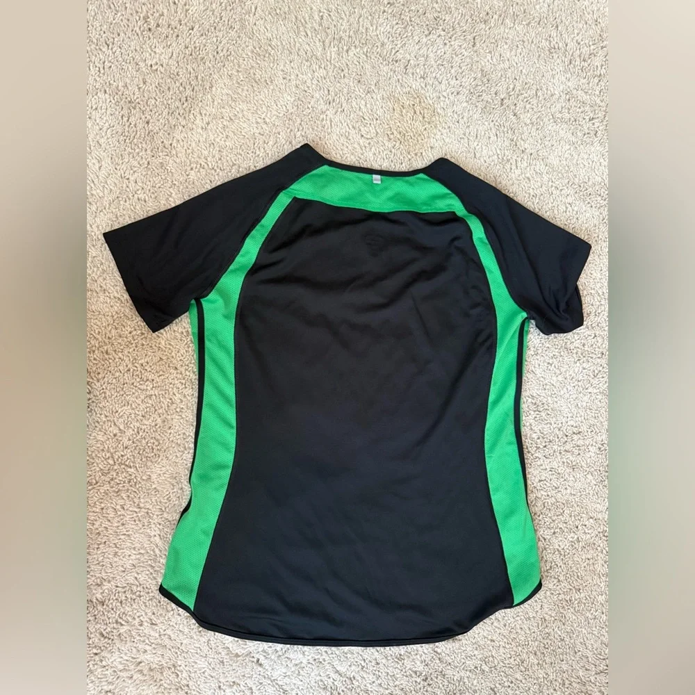 Nike Dri-FIT SZ L Shirt in Black and Green. Short sleeve.
